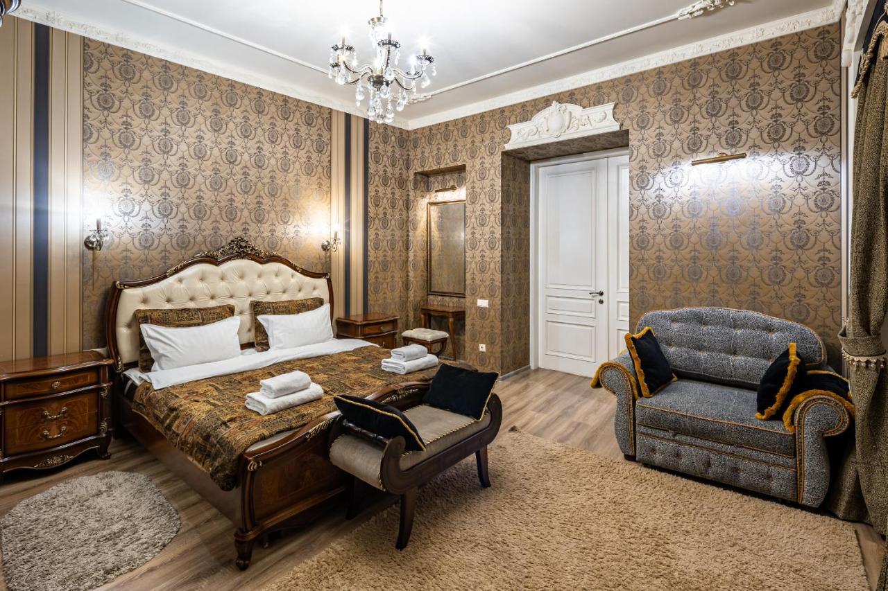 Classic Royal Central Apartment. Balcony And A/C Liov Exterior foto