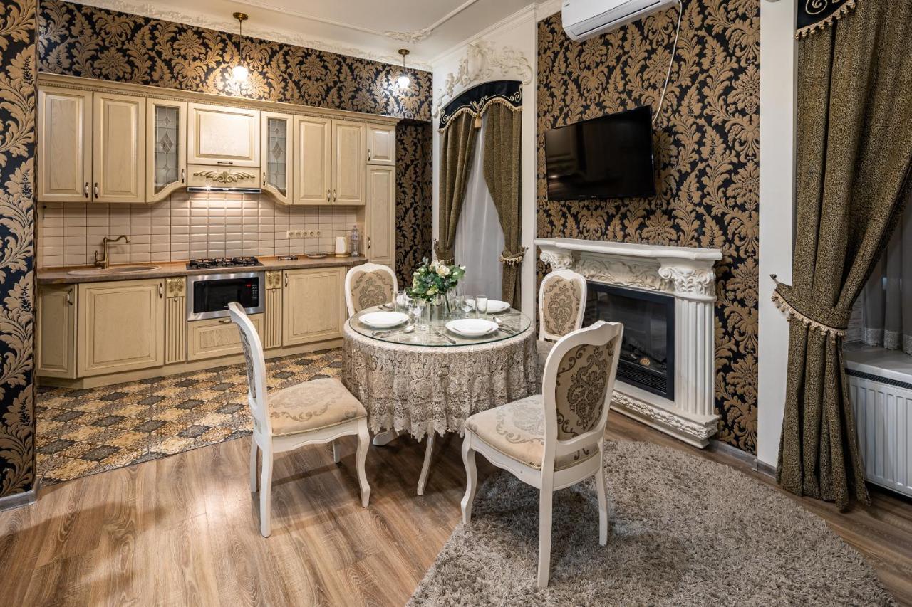 Classic Royal Central Apartment. Balcony And A/C Liov Exterior foto