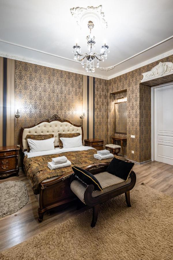 Classic Royal Central Apartment. Balcony And A/C Liov Exterior foto