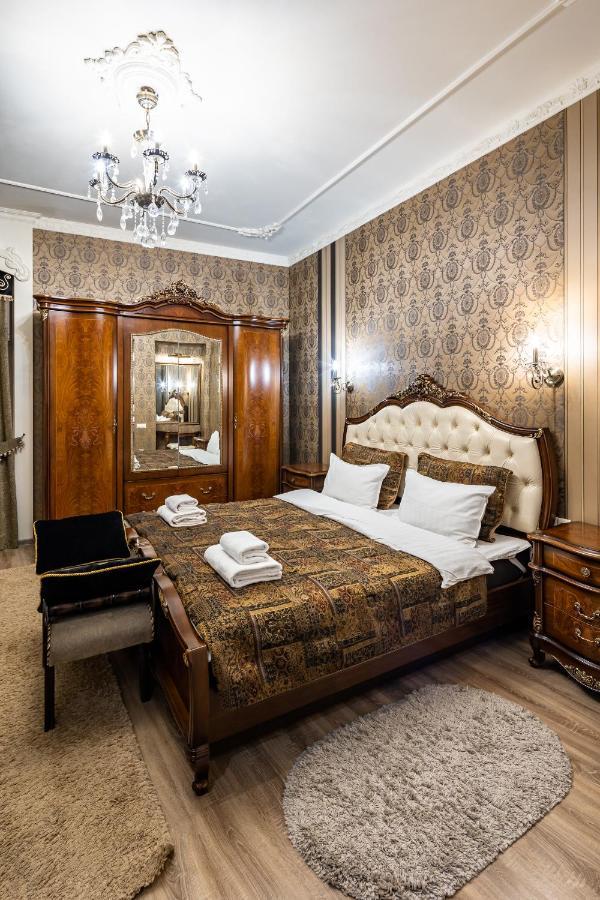 Classic Royal Central Apartment. Balcony And A/C Liov Exterior foto