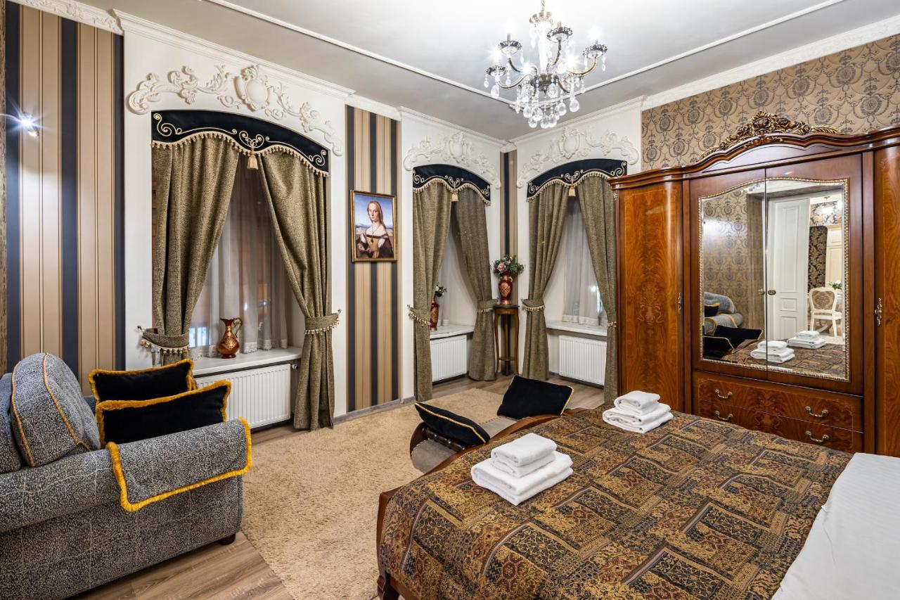 Classic Royal Central Apartment. Balcony And A/C Liov Exterior foto