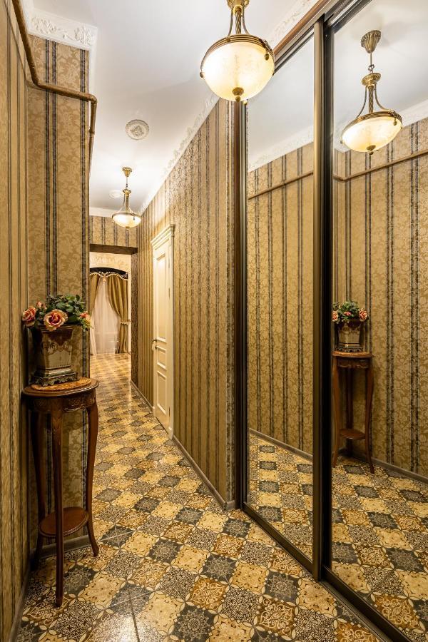 Classic Royal Central Apartment. Balcony And A/C Liov Exterior foto